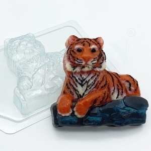 Тигр лежит на камнях, форма для мыла пластиковая